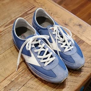 Brooks sneakers size 10